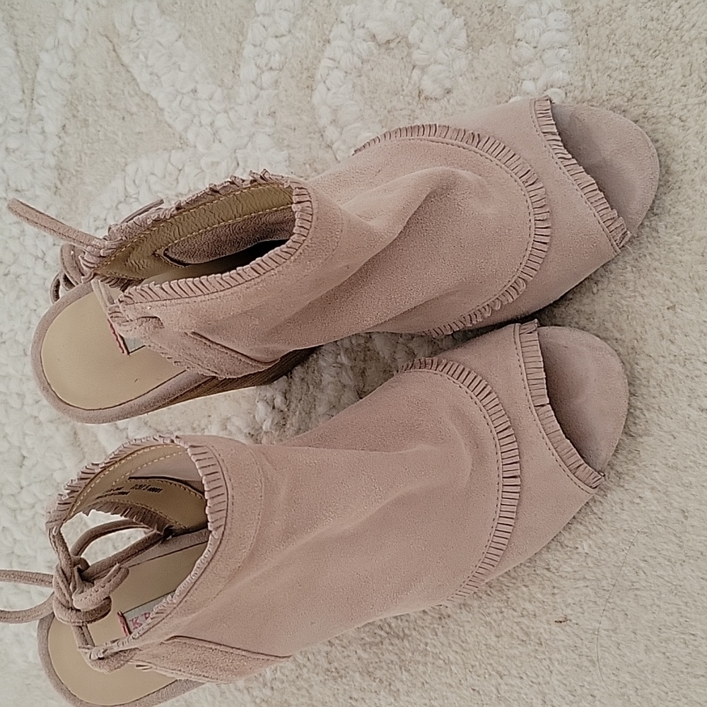 Kristine Cavallari Wedge